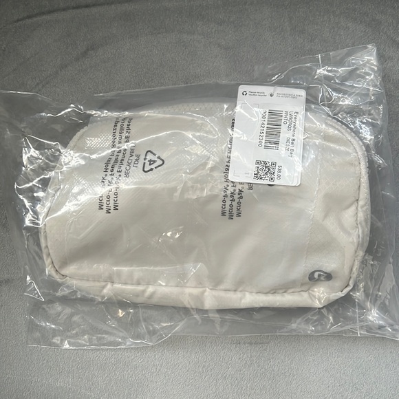 🤍 LAST ONE!! OG Lululemon Everywhere Belt Bag White Opal Old Style - Picture 3 of 5